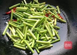 土豆条炒蒜苔的做法图解7
