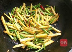 土豆条炒蒜苔的做法图解10