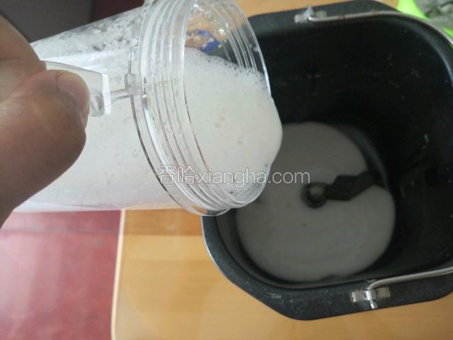 用山药泥代替平时做面包的所有液体来和面