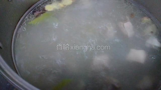 一直这样煮，煮到肉烂汤浓了关火