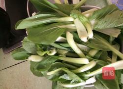 香菇炒青菜的做法图解1