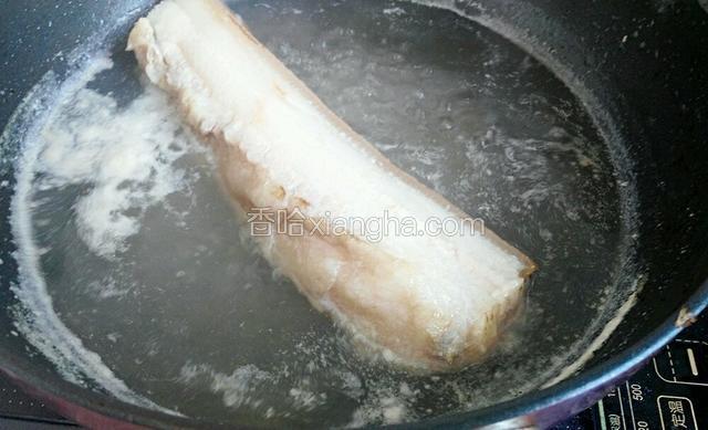 大火煮开，煮五分钟，捞起