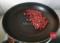 酸甜花生米的做法图解1