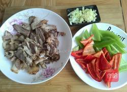 青椒炒猪头肉的做法图解2