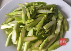 芦笋虾仁羊肚菌的做法图解3