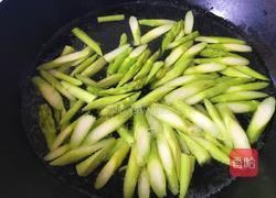 芦笋虾仁羊肚菌的做法图解4