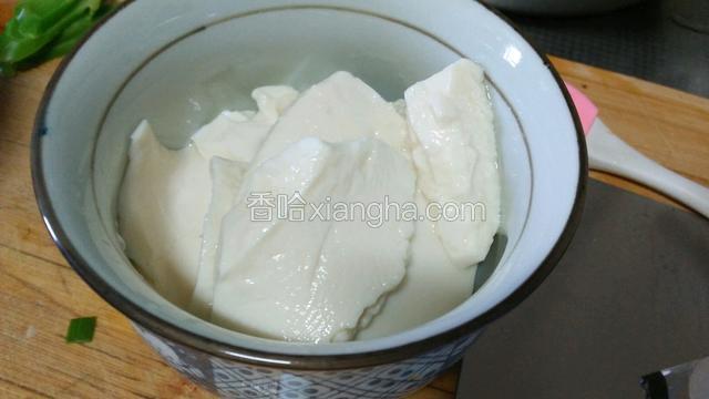 碗中装好内酯豆腐