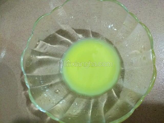 打好拿出来用纱布隔开挤出姜汁