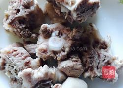 猪尾骨炖冬瓜汤的做法图解3