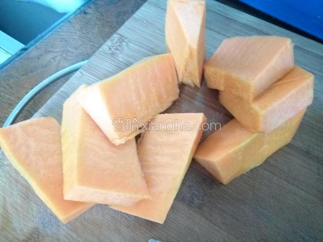 南瓜去皮洗净切块