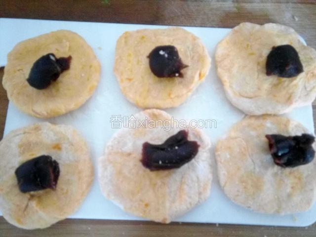 挤上豆沙
