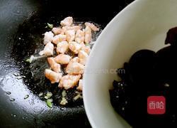 木耳虾仁炒蛋的做法图解6