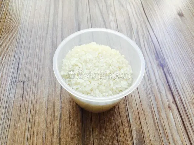 准备大米。
