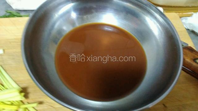 加入半碗水调匀