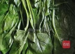 核桃仁拌菠菜的做法图解4