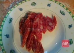 猪肚菇炒香肠的做法图解2