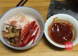 松茸培根炒意面的做法图解2