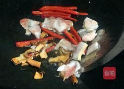 松茸培根炒意面的做法图解5