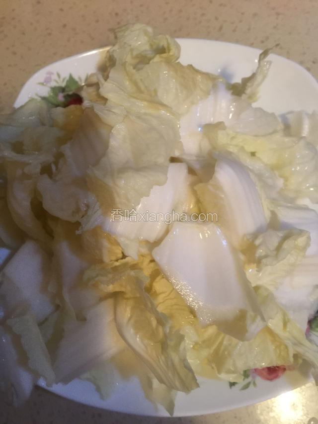 将白菜洗净切块