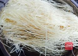 鸭肉米粉的做法图解1