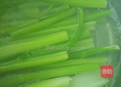 芹菜猪肉饺子馅的做法图解3