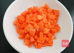 火腿肠炒玉米胡萝卜的做法图解2