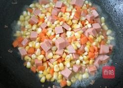 火腿肠炒玉米胡萝卜的做法图解7