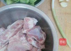 油豆角炖排骨的做法图解1