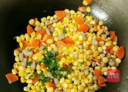 玉米肉丁炒红萝卜的做法图解6