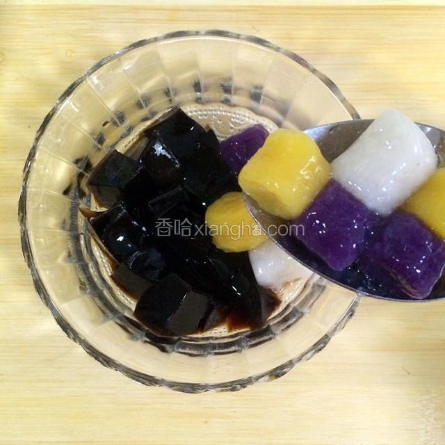 加入适量的芋圆。