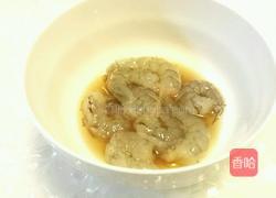 香蕉鲜虾卷的做法图解2