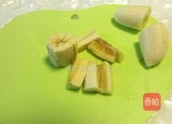 香蕉鲜虾卷的做法图解3