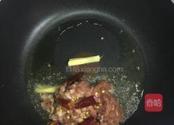 老干妈肉末炒蒜苗的做法图解3