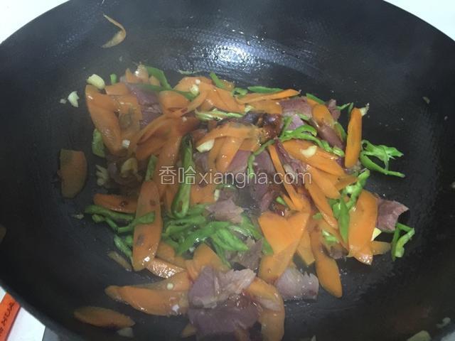 ➕五香粉和酱油炒熟即可出锅