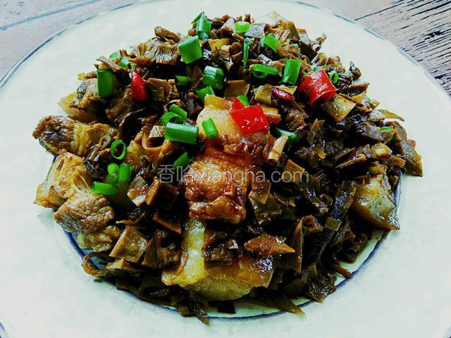 笋干炖肉，香辣可口，甚是下饭。