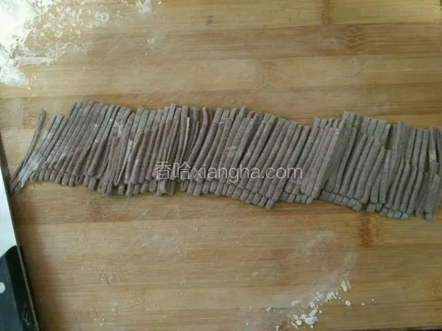 用刀切成你想要的宽度～
