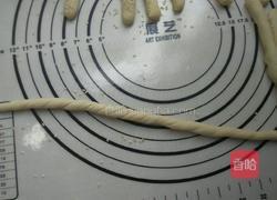 炸小麻花的做法图解7