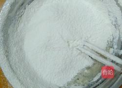 豆沙蛋黄酥的做法图解3