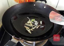 青椒肉炒土豆片的做法图解3