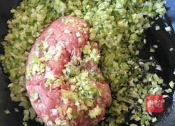 芹菜圆白菜肉包子的做法图解2
