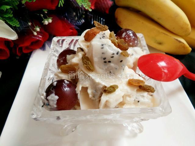 水果酸奶冰淇淋
