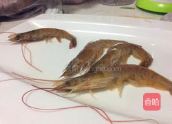 牙签去虾线的做法图解3