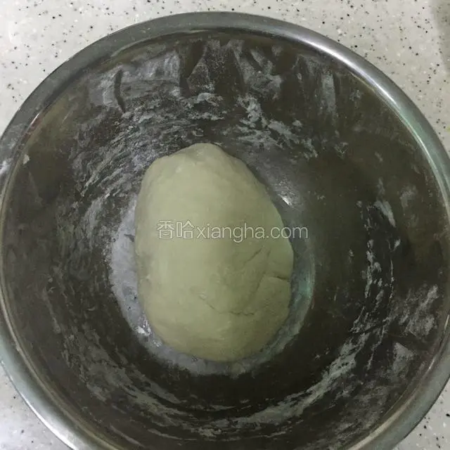 热水烫面，揉成团