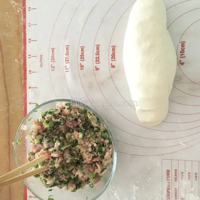 面粉揉成长条