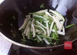 白菜炒香肠的做法图解4