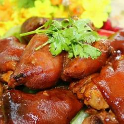 胶原蛋白满满的酱猪蹄不流口水才怪的做法[图]