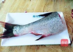 鲢鱼烧豆腐的做法图解1