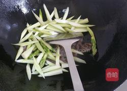 牛肉炒芦笋的做法图解7