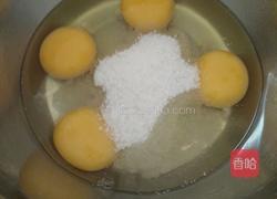 葡萄干蛋糕的做法图解2