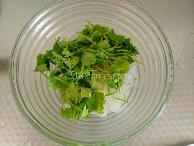 香菜放进去。